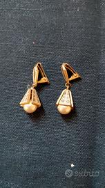 Orecchini a clip a campanella con perla bianca