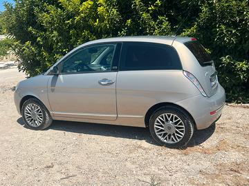 Lancia y
