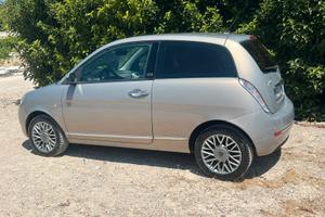 Lancia y
