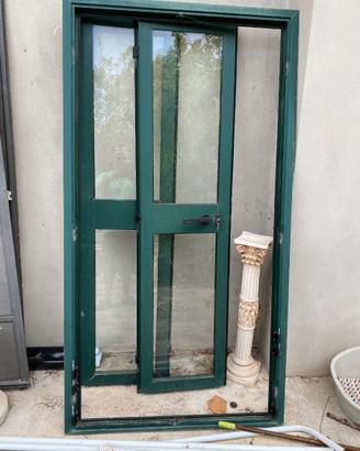 Porta in alluminio con telaio