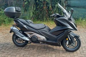 Kymco AK 550
