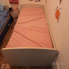 Letto Singolo in Legno Chiaro Camera 
