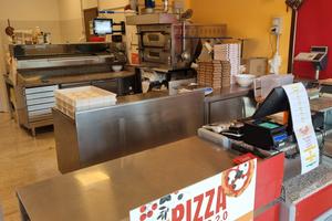 Vendiamo Pizzeria Da Asporto completa di tutto a C