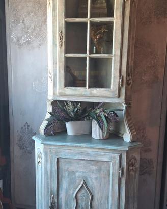 Vetrina angolare shabby