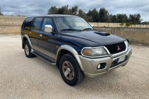 stupendo MITSUBISHI PAJERO AUTOCARRO