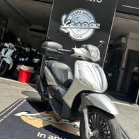 Piaggio Beverly 300 i.e. Piaggio beverly 300 abs s