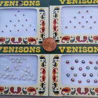 5 pacchi con bindi india con diamantini e perle.