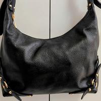 Borsa da donna vera pelle colore nera firmata.