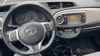 Toyota Yaris 1.0 Benz. 5porte Nav/Telec/USB/Tauch