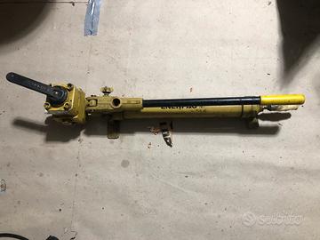 Pompa idraulica manuale Enerpac P39 + valvola 4/3