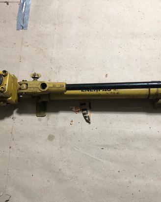 Pompa idraulica manuale Enerpac P39 + valvola 4/3