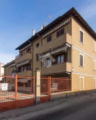 2 LOCALI A LAINATE