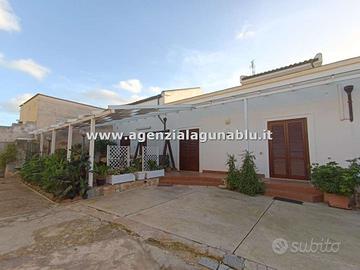 Casa con giardino a 800 metri dal mare