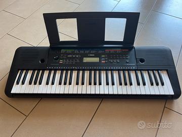 Pianola Yamaha PSR E253