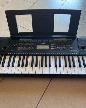 Pianola Yamaha PSR E253