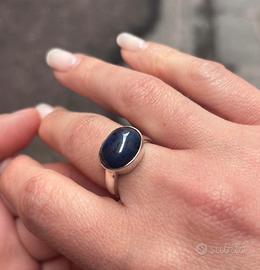 Anello argento e pietra zaffiro idrotermale