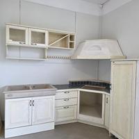 Cucina Treante in puro legno ad angolo