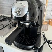 DeLonghi macchina da espresso e cappuccino