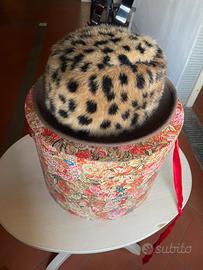 Cappello con pelo maculato