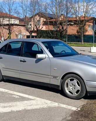 Mercedes E200 Youngtimer W210 Metano ASI