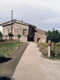 Masseria con ampio terreno e casa colonica