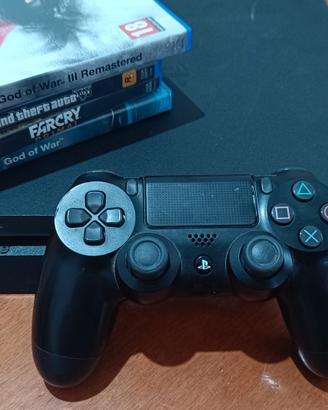 PS4 Slim 1TB + 1 Joystick Originale + 4 Giochi 