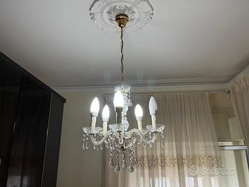 Lampadario classico stile veneziano in cristallo.