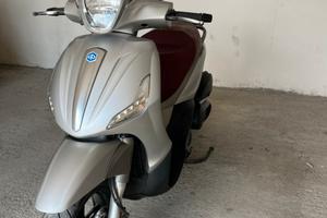 Piaggio Beverly 350 sport touring
