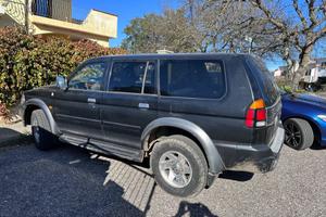 Mitsubishi Pajero Sport 2.5 GLS passo lungo motore