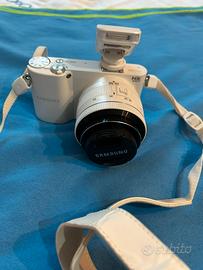 Fotocamera Mirrorless Samsung NX1000 bianca