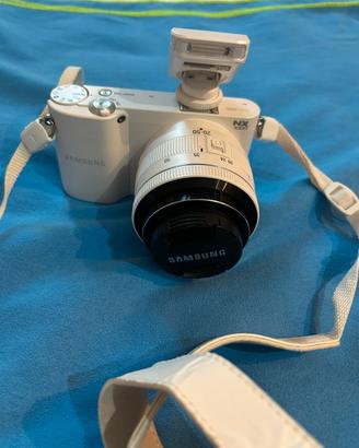 Fotocamera Mirrorless Samsung NX1000 bianca