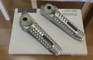 Poggiapiedi  passeggero coppia  BMW cromo