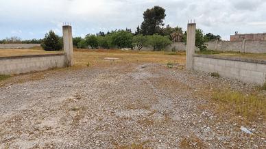 Terreno di 9000 metri quadrati recintato