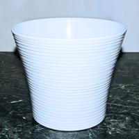 VASO BIANCO SMALTATO A RILIEVO + Poutpourri e Oli