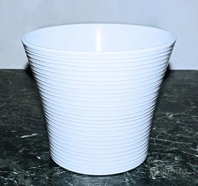 VASO BIANCO SMALTATO A RILIEVO + Poutpourri e Oli