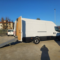 Iveco daily furgone lungo con pedana