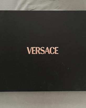 Sciarpa e berretto Versace
