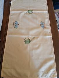 Centrotavola con disegni ricamati