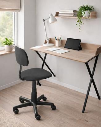 Scrivania e sedia con rotelle
