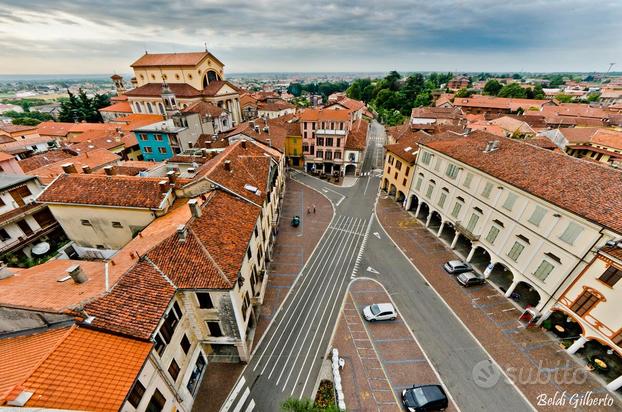 Bilocale completo di posto auto e giardino