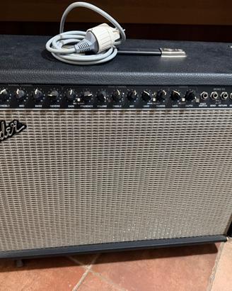 Amplificatore Fender ultimate chorus