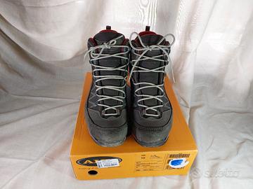 Scarponcini trekking marca Aku n. 44,5