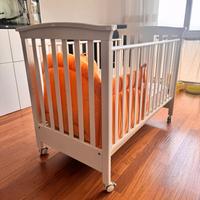 Lettino neonato di legno