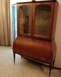 Credenza vintage in legno con vetrina