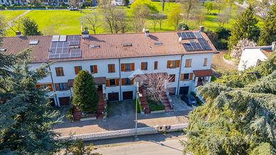 VILLA A SCHIERA A SANT'ILARIO D'ENZA