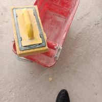 Vaschetta per fugare pavimenti e rivestimento