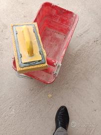 Vaschetta per fugare pavimenti e rivestimento