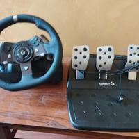 Volante e pedaliera Logitech per Xbox e Pc