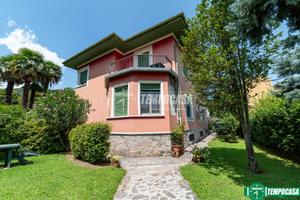 VILLA CON GIARDINO A LESA