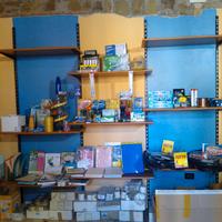 Ripiani in legno per scaffalature negozio